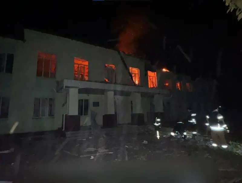 Діти під завалами, зруйнований ліцей і поранені: нічна атака ворога на Дніпропетровщині
